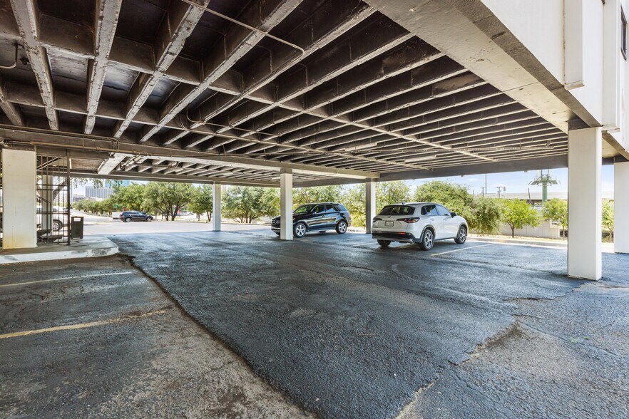 More Photos Of 1200 West Fwy, Fort Worth Office For Lease