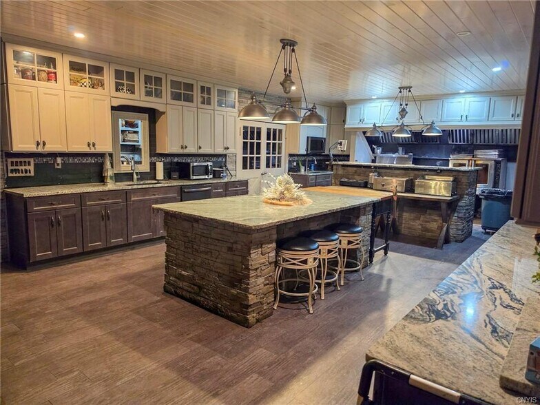 More Photos Of 6266 Lakeshore Rd, Verona Beach Restaurant For Sale