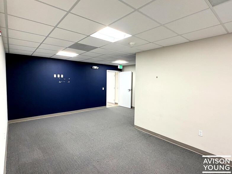 More Photos Of 500 Sawgrass Corporate Pky, Sunrise Office For Lease