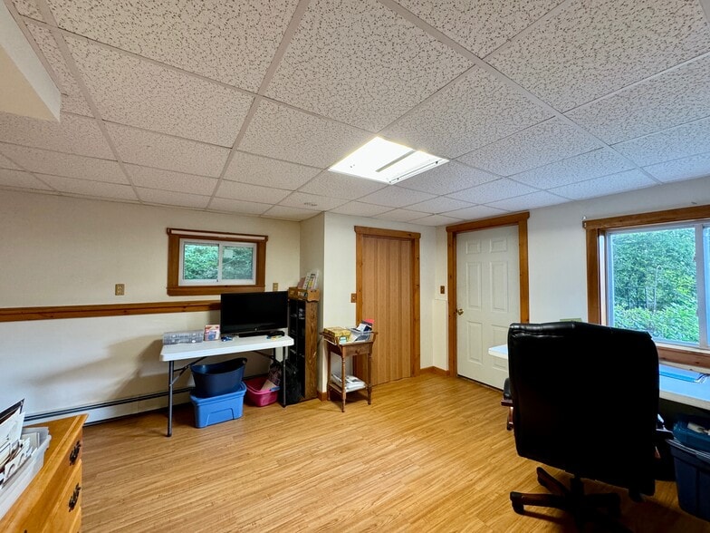 More Photos Of 382 Water St, Guilford Hotel For Sale