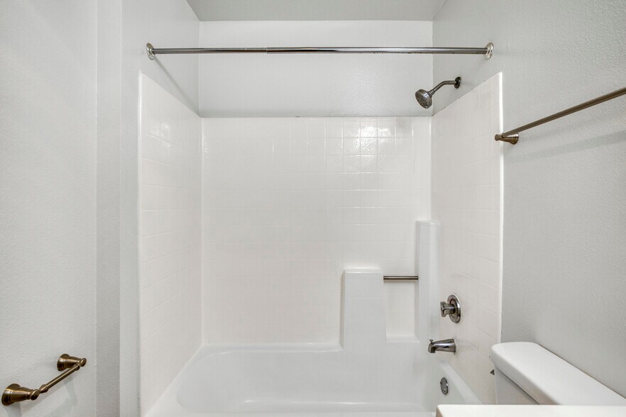 More Photos Of 511 S Carondelet St, Los Angeles Apartments For Sale