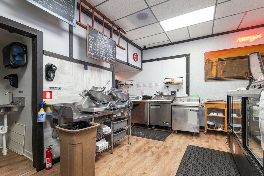 More Photos Of 140 Clinton St, Schenectady Storefront Retail Residential For Lease