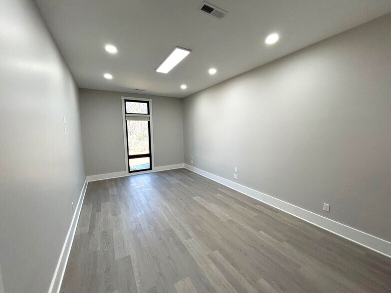 More Photos Of 140 E Professional Park Ct, Bowling Green Office For Sale