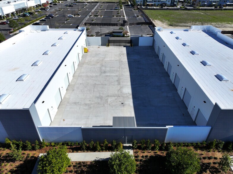 More Photos Of 28650 Airoso St, Rancho Mission Viejo Unknown For Lease