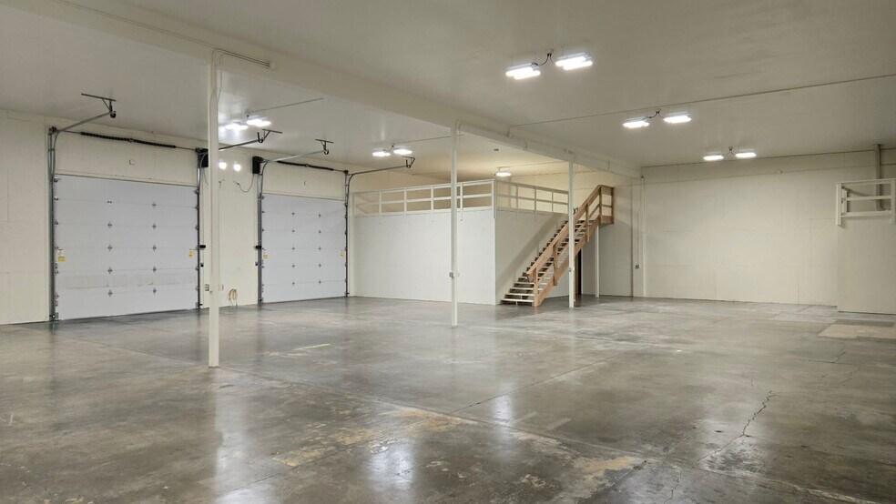 More Photos Of 21 N Skipworth Rd, Spokane Valley Showroom For Lease