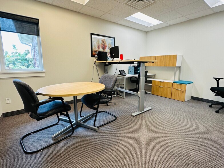 More Photos Of 90 Eastgate Dr, Washington Medical For Sale