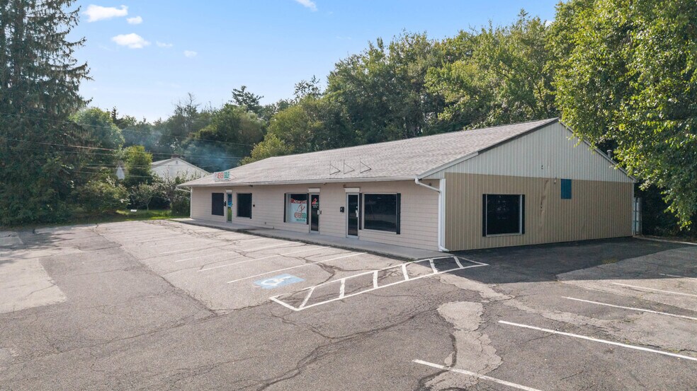 More Photos Of 184 W Main St, Dudley Freestanding For Sale
