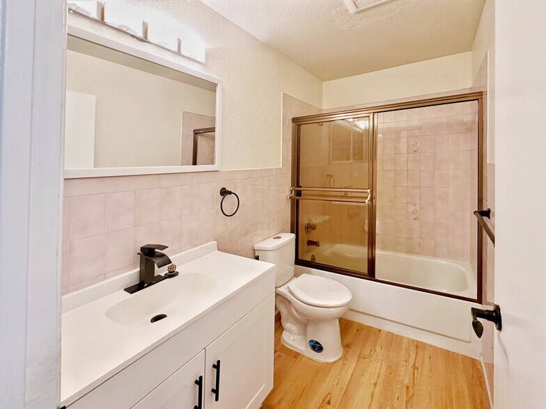 More Photos Of 1927-1929 Taraval St, San Francisco Apartments For Lease