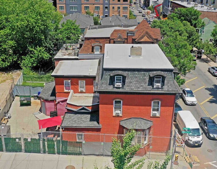 More Photos Of 521-523 Washington St, Newark Apartments For Sale