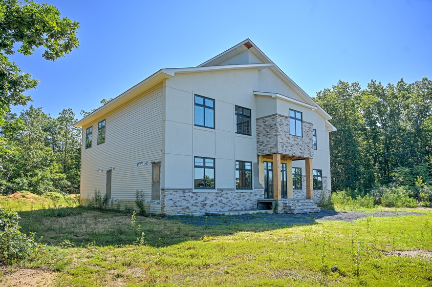 More Photos Of 451 Cross St, Lakewood Office For Sale