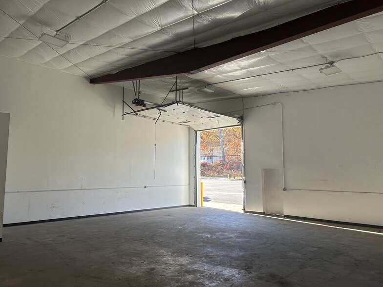 More Photos Of 21 Skinner St, East Hampton Industrial For Lease