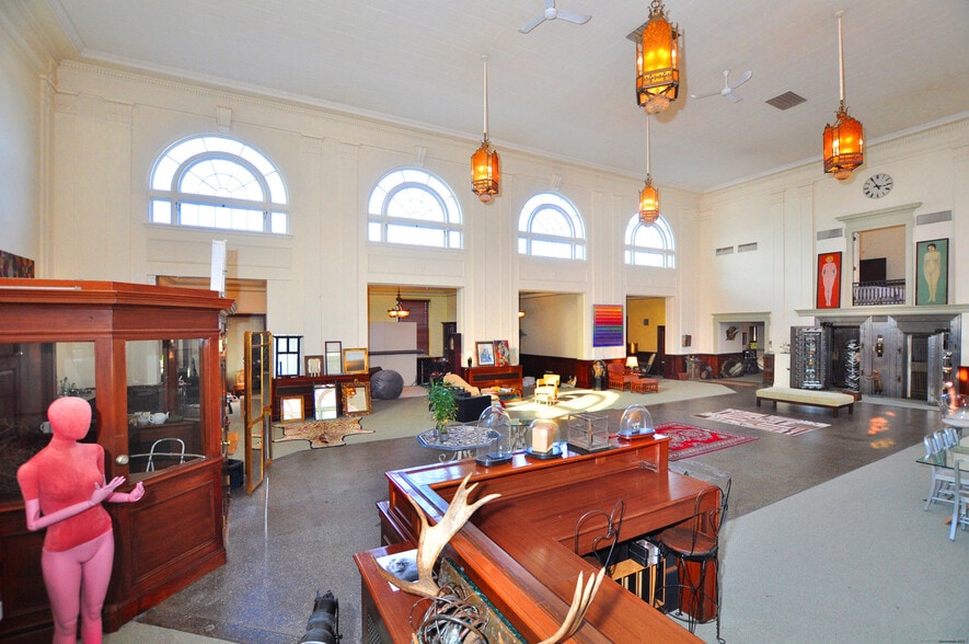 More Photos Of 236 Prospect St, Torrington Bank For Sale