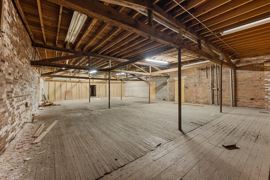 More Photos Of 240 3rd Ave, Gallipolis Flex For Sale