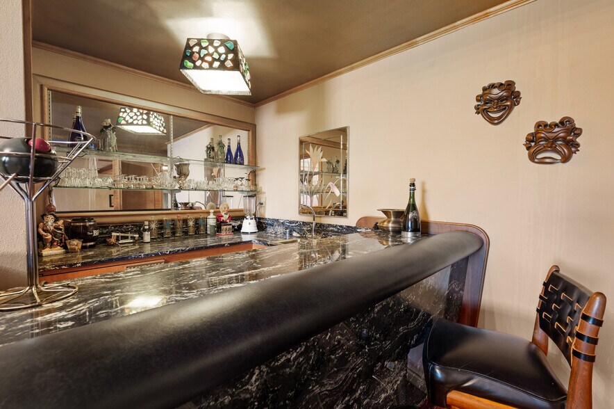 More Photos Of 531 W Main St, Denison Office For Sale