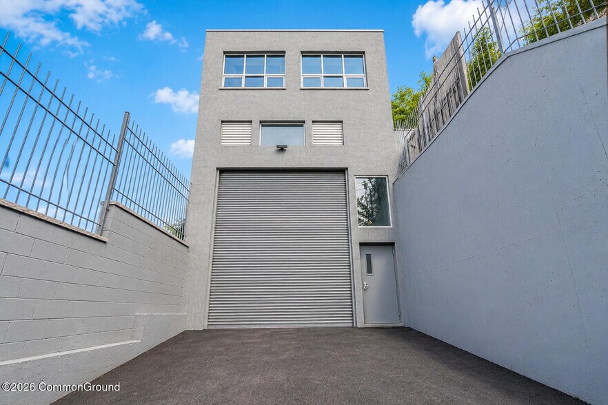 More Photos Of 16 Concord Pl, Staten Island Warehouse For Sale