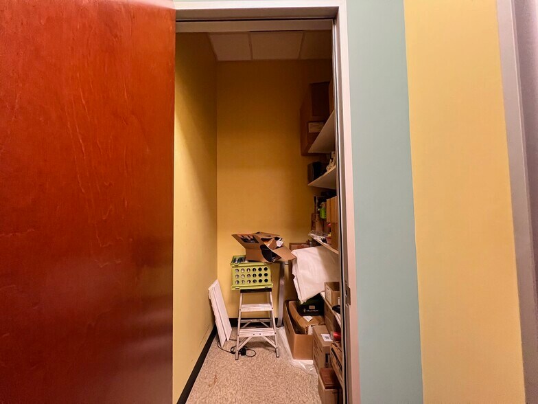 More Photos Of 9515 W Camelback Rd, Phoenix Office For Sale