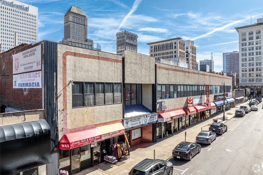 More Photos Of 11-25 Branford Pl, Newark Storefront Retail Office For Lease