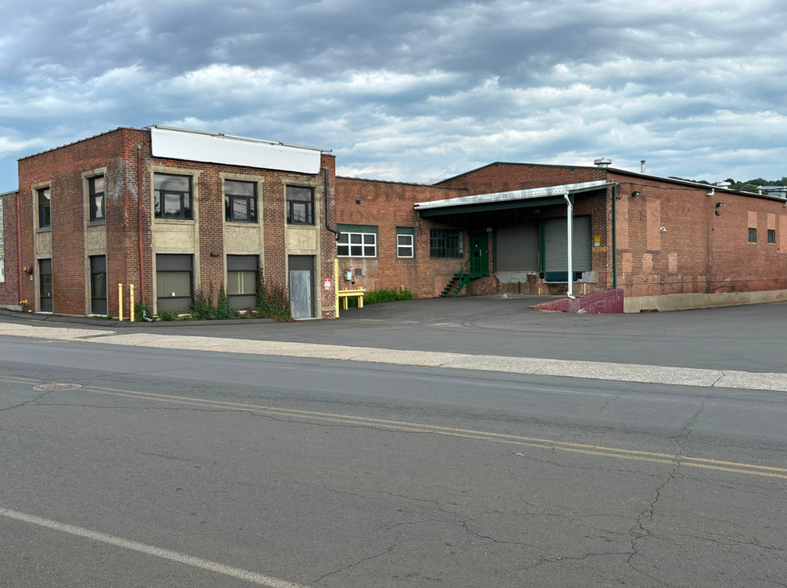 Primary Photo Of 225 E Aurora St, Waterbury Warehouse For Lease