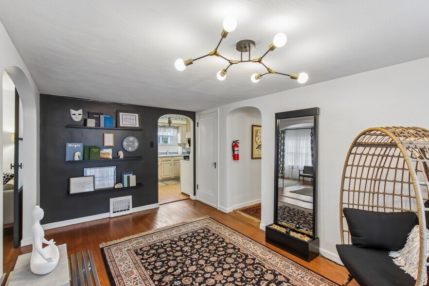 More Photos Of 399 W Main St, Greenwood Office For Sale