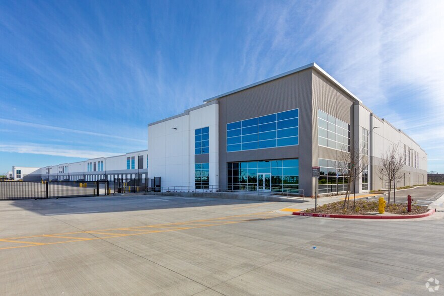 More Photos Of 5070 Glacier St, Lathrop Warehouse For Lease