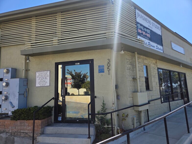 More Photos Of 3051-3055 3/4 Foothill Blvd, La Crescenta Apartments For Lease