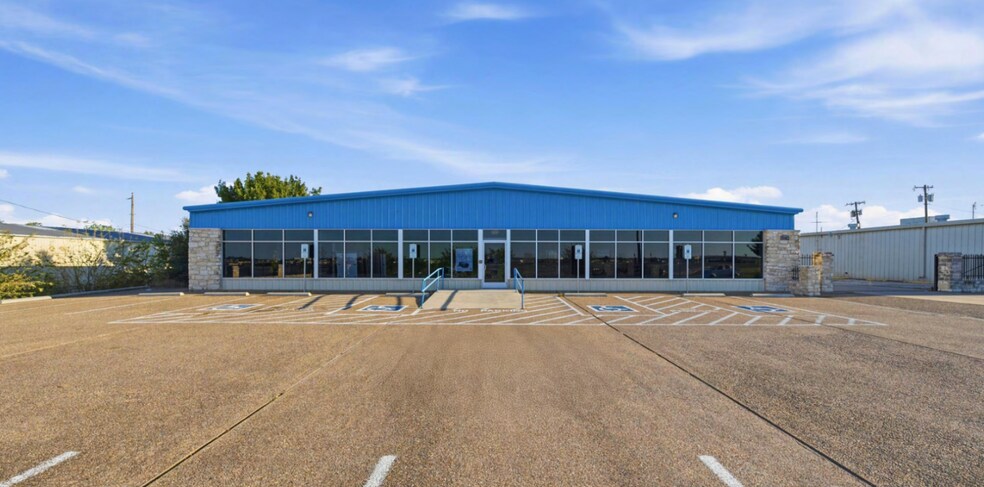 Primary Photo Of 4980 S Loop 340, Robinson Showroom For Lease