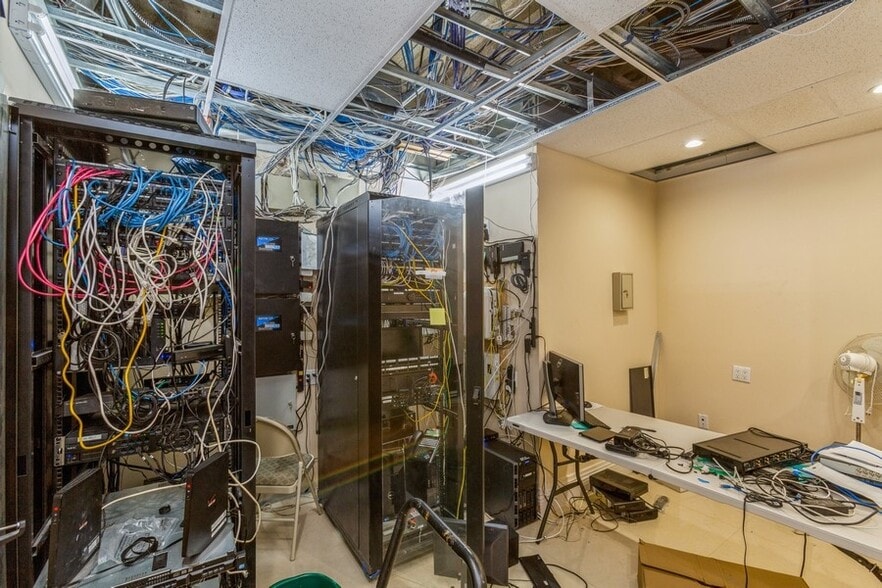 More Photos Of 215-15 Northern Blvd, Bayside Storefront Retail Office For Lease