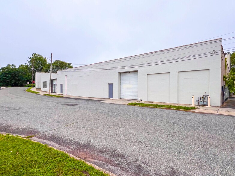 More Photos Of 222 E Bridge St, Morrisville Light Distribution For Sale