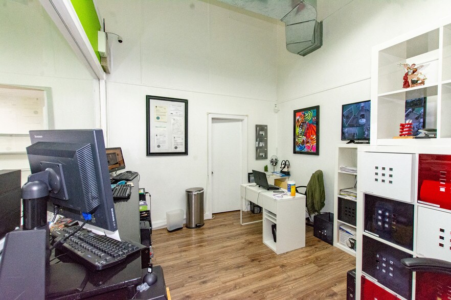 More Photos Of 975-977 Saratoga St, Boston Storefront Retail Office For Lease