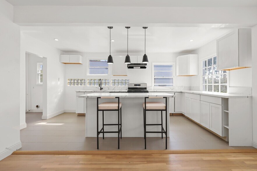 More Photos Of 4409 Victoria Park Dr, Los Angeles Apartments For Sale