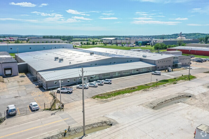 More Photos Of 3211 Nebraska Ave, Council Bluffs Warehouse For Lease