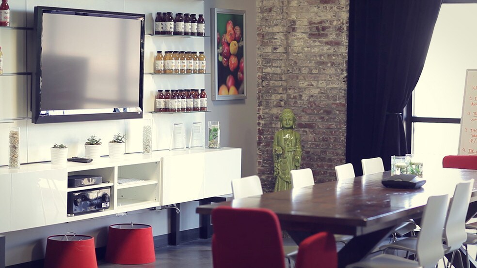 More Photos Of 1800 E State St, Hamilton Showroom For Lease