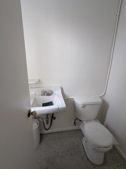 More Photos Of 11561-11605 Paramount Blvd, Downey Loft Creative Space For Lease