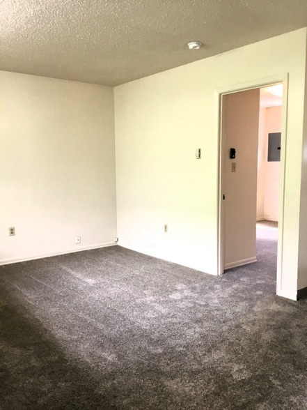 More Photos Of 5730 SE Center St, Portland Multifamily For Sale