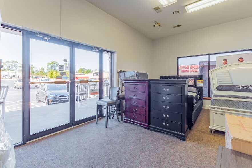 More Photos Of 451 Columbia Ave, Lexington Freestanding For Sale