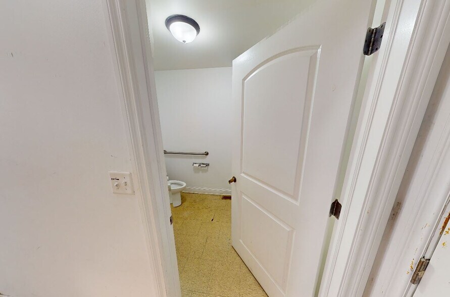 More Photos Of 2501-2505 W 63rd St, Chicago Storefront Retail Residential For Lease