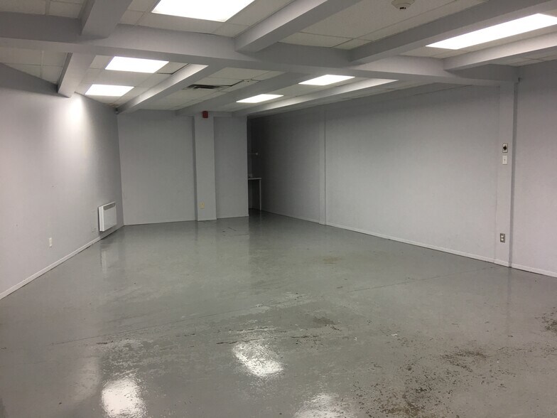 More Photos Of 1400 Rue Marie-Victorin, St-Bruno-de-Montarville Office For Lease