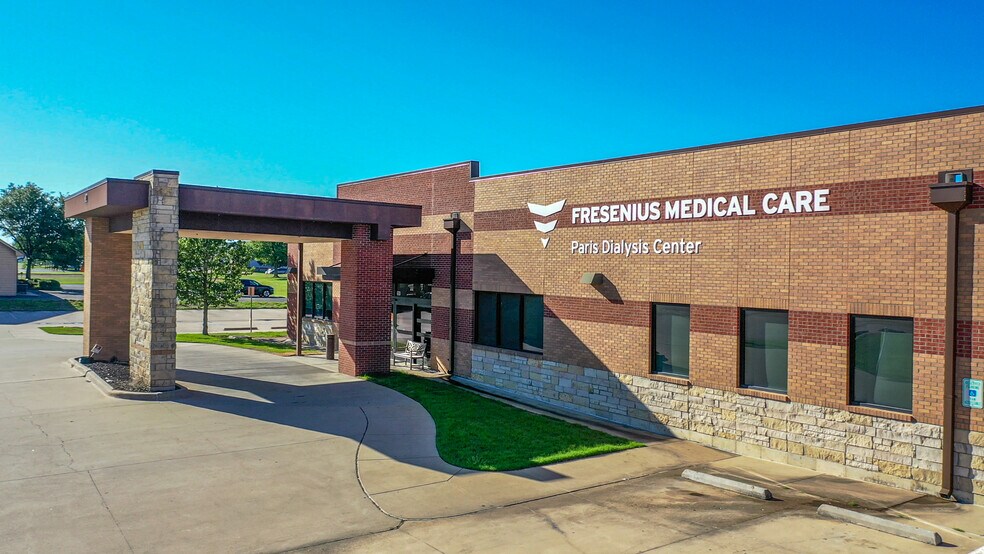 More Photos Of 635 Stone Ave, Paris Medical For Sale