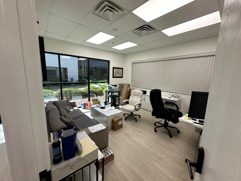 More Photos Of 5920 S Rainbow Blvd, Las Vegas Office For Sale