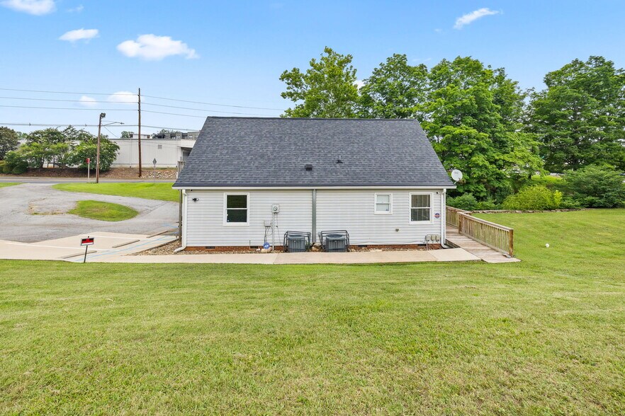 More Photos Of 275 E Henry St, Spartanburg Office Residential For Sale