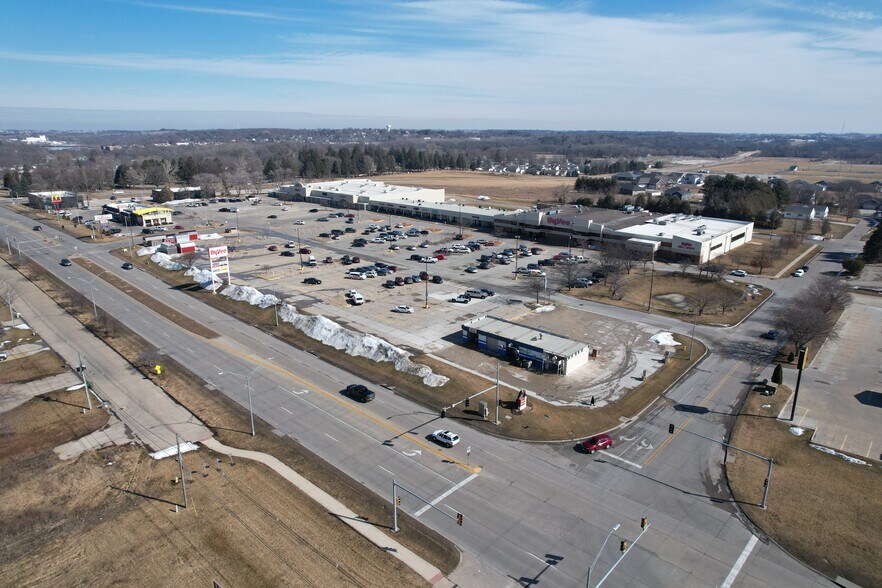 More Photos Of 1201-1311 4th St SW, Waverly Unknown For Lease