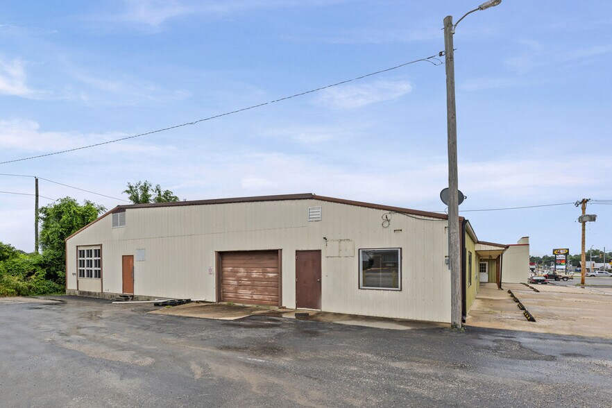 More Photos Of 600 N Maple St, Garnett General Retail For Sale