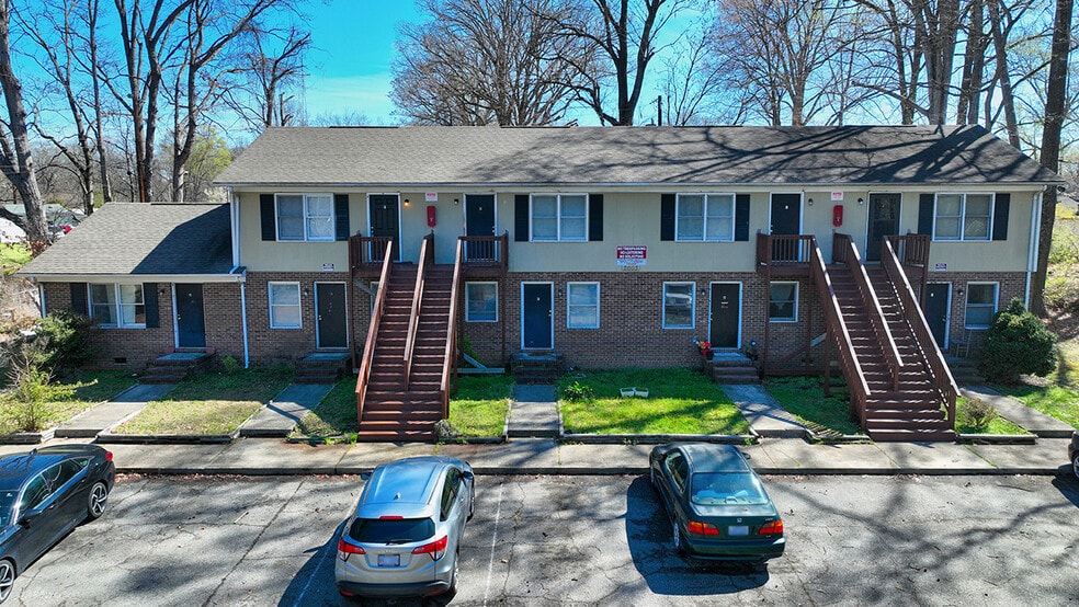 More Photos Of 2003 Woodcrest St, Greensboro Apartments For Sale