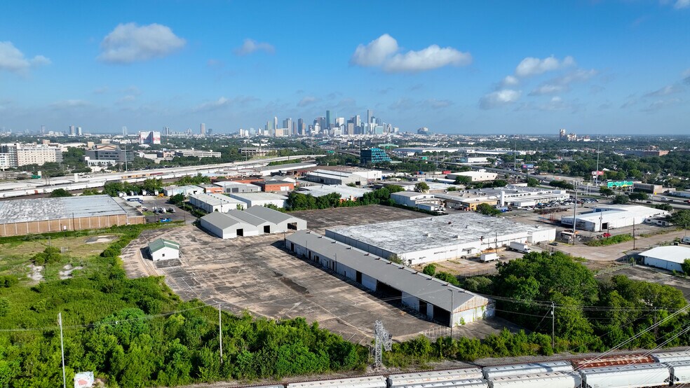 Primary Photo Of 4812 Gulf Fwy, Houston Warehouse For Sale