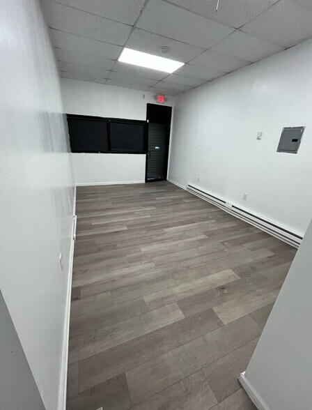 More Photos Of 402-404 Hawthorne Ave, Newark Storefront Retail Residential For Lease
