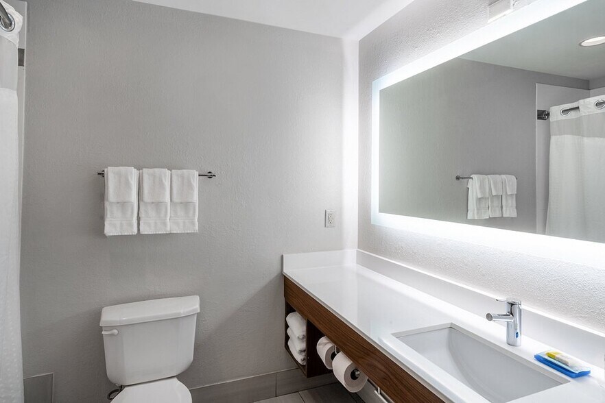 More Photos Of 310 Orchard Hill Dr, Tell City Hotel For Sale