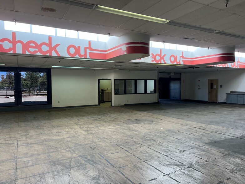 More Photos Of 115 N Del Rosa Dr, San Bernardino Warehouse For Lease