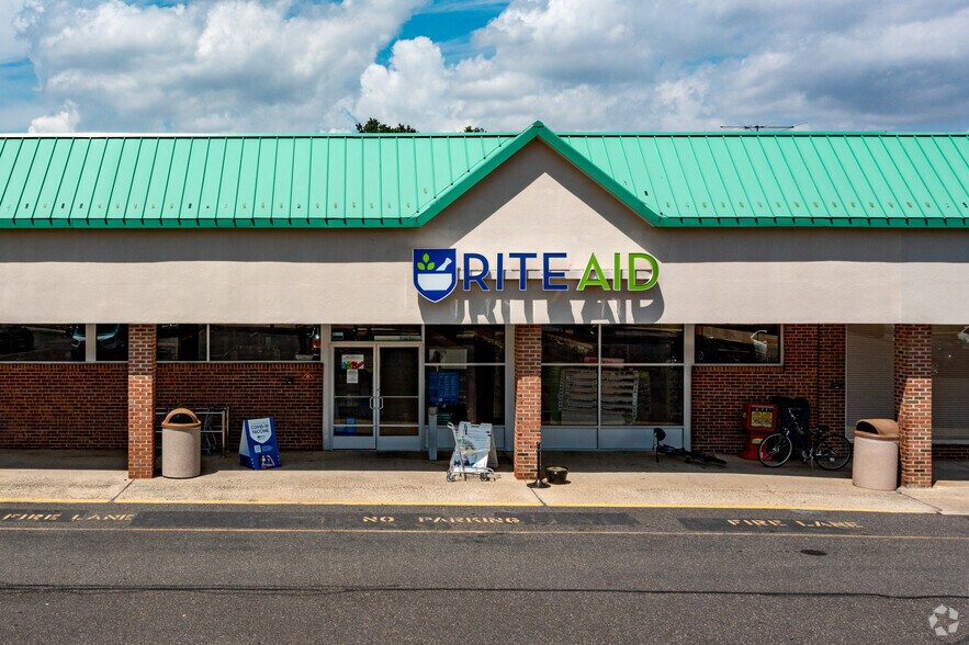 More Photos Of 413 W Crystal Lake Ave, Haddonfield Unknown For Lease