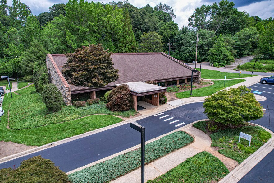 Primary Photo Of 14 Mcdowell St, Asheville Medical For Sale