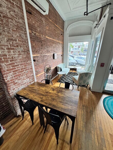 More Photos Of 146 Maine st, Brunswick Office For Lease